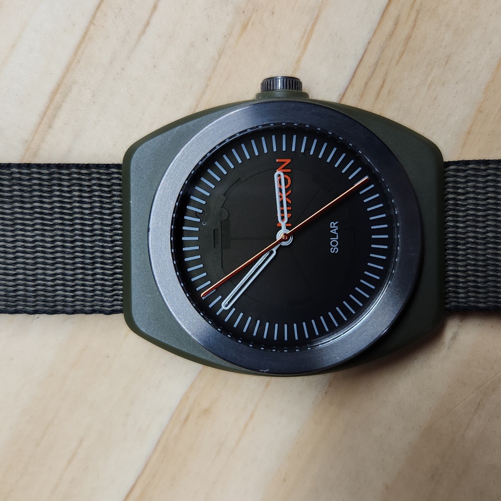 NIXON The Lightwave